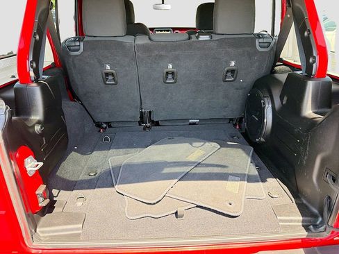 Used 2018 Jeep Wrangler Unlimited Rubicon AWD/4WD image 33