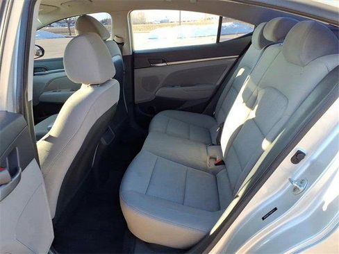 Used 2017 Hyundai Elantra SE image 22