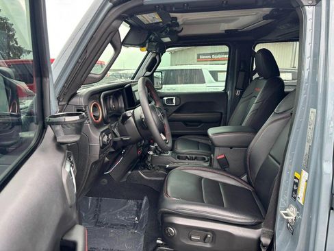 Used 2024 Jeep Gladiator Rubicon w/ Convenience Group AWD/4WD image 7