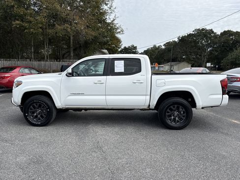 Used 2023 Toyota Tacoma SR5 w/ Technology Package AWD/4WD image 2