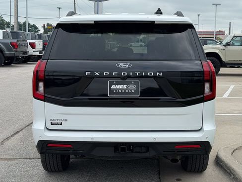 Certified 2025 Ford Expedition Active AWD/4WD image 5