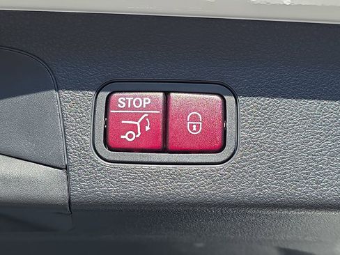 Certified 2025 Mercedes-Benz GLS 450 4MATIC image 13