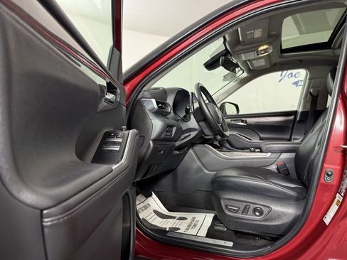 Used 2023 Toyota Highlander Limited image 11