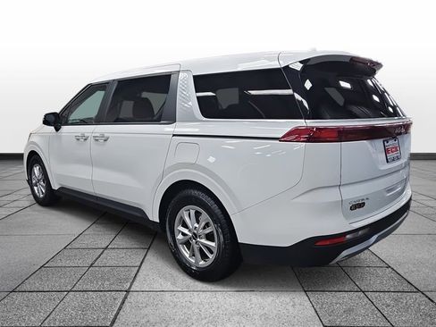 Used 2024 Kia Carnival LX image 7