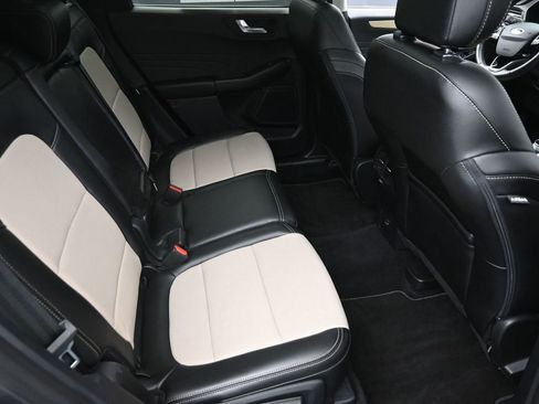 Used 2022 Ford Escape Titanium w/ Titanium Elite Package AWD/4WD image 8