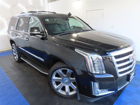 Used 2020 Cadillac Escalade Premium Luxury AWD/4WD image 5