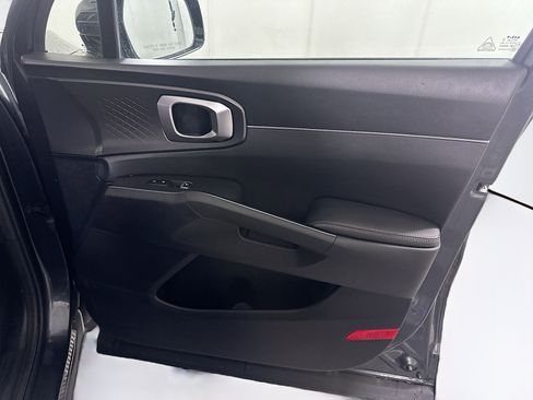 Used 2024 Kia Sorento LX image 31