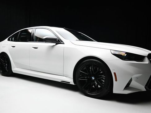 Used 2026 BMW M5 w/ Carbon Package image 26