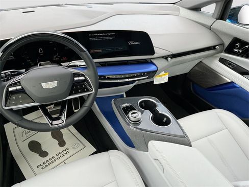 New 2026 Cadillac Optiq Luxury 1 image 24