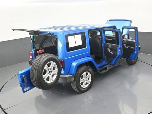 Used 2015 Jeep Wrangler Unlimited Sahara w/ Dual Top Group image 60
