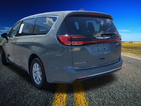 Certified 2023 Chrysler Pacifica Touring-L FWD image 28