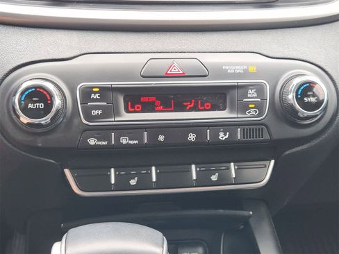 Used 2020 Kia Sorento S image 18