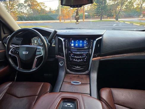 Used 2015 Cadillac Escalade ESV Premium image 13