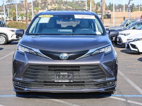 Certified 2023 Toyota Sienna LE w/ LE Plus Package FWD image 16