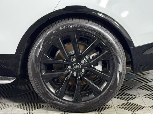 New 2026 Land Rover Discovery Dynamic SE image 14