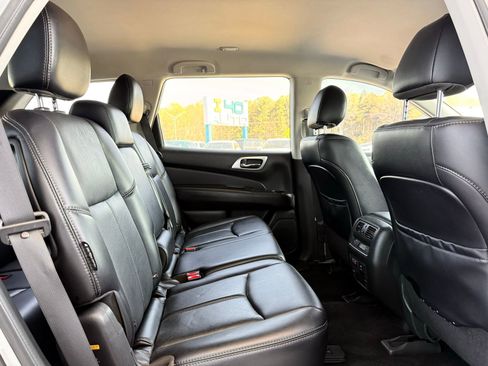Used 2019 Nissan Pathfinder SL image 24