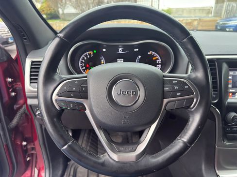 Used 2020 Jeep Grand Cherokee Laredo AWD/4WD image 25