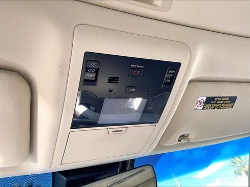 Used 2020 Lexus LX 570 4WD w/ Luxury Package image 35