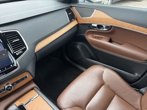 Used 2023 Volvo XC90 B5 Plus image 35