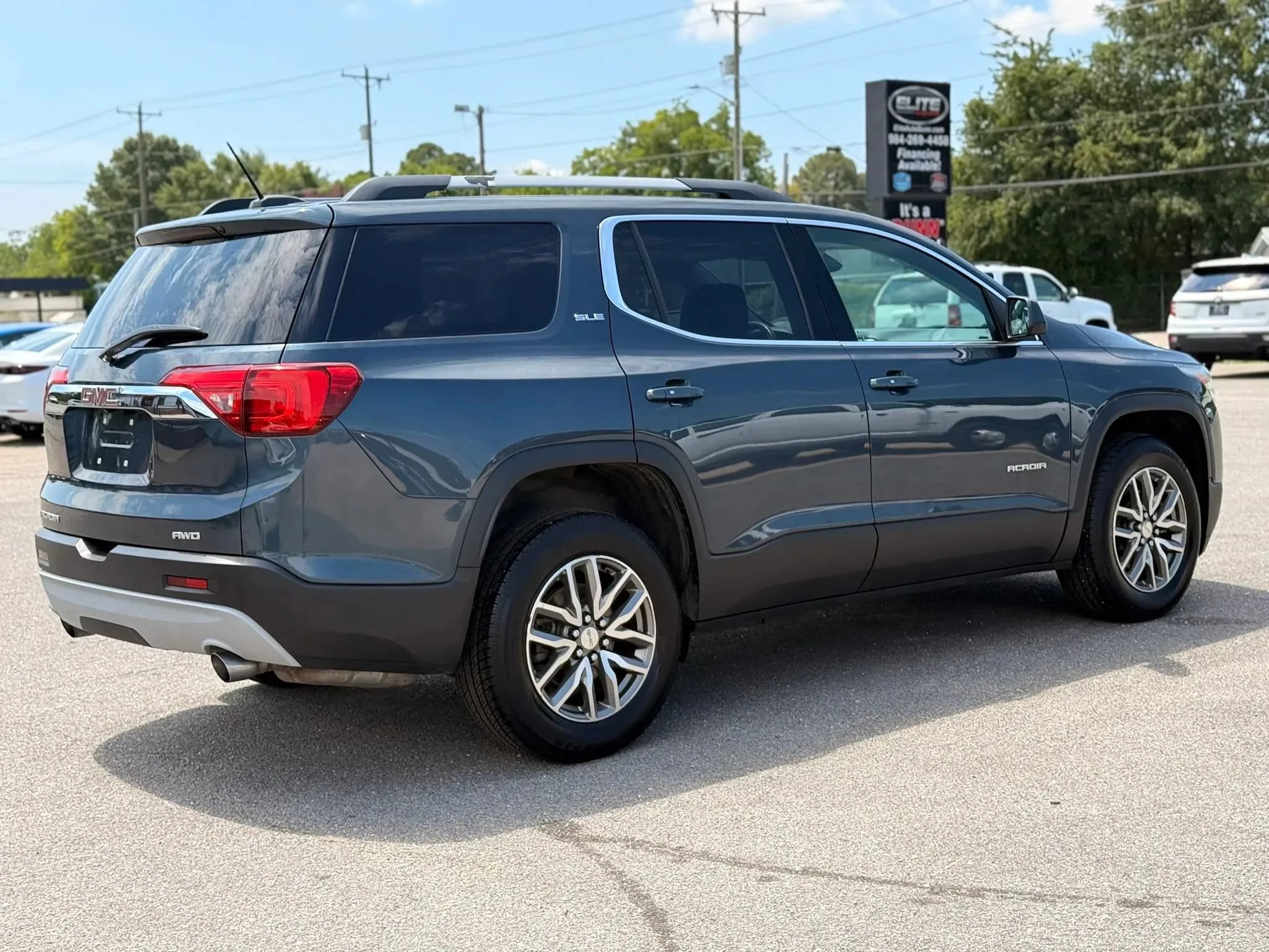 Used 2019 GMC Acadia SLE AWD/4WD image 9