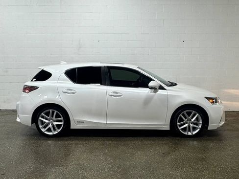 Used 2017 Lexus CT 200h w/ Navigation System Package image 2