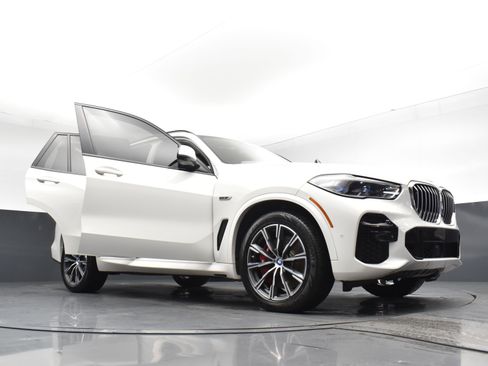 Used 2023 BMW X5 xDrive45e w/ Executive Package AWD/4WD image 28