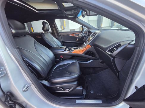 Used 2016 Lincoln MKX Reserve w/ Technology Package FWD image 21