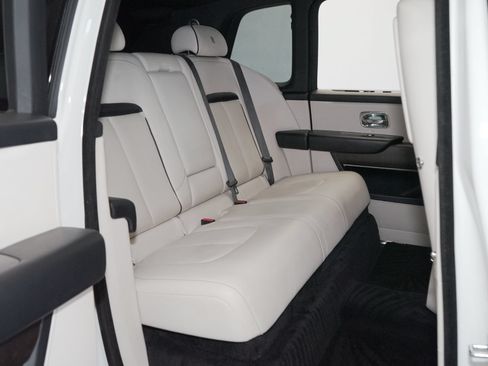 Used 2019 Rolls-Royce Cullinan AWD/4WD image 23