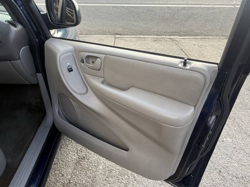 Used 2003 Chrysler Town & Country LX FWD image 14