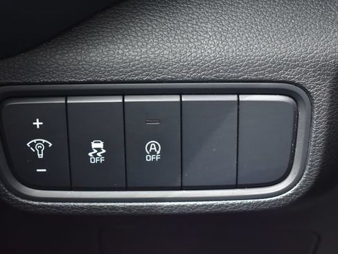 Used 2025 Kia Soul LX w/ LX Technology Package FWD image 18