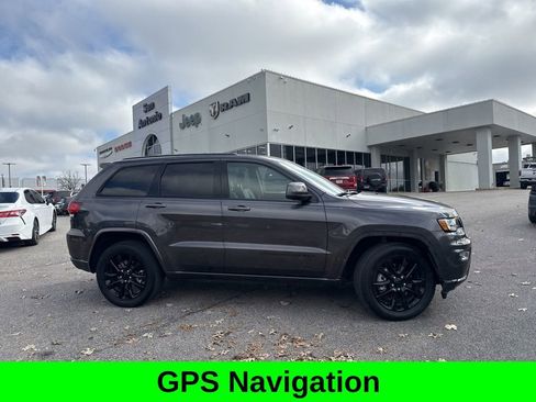 Used 2021 Jeep Grand Cherokee Laredo X image 3
