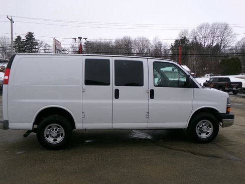 Used 2018 Chevrolet Express 2500 w/ Driver Convenience Package image 18