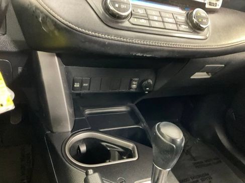Used 2017 Toyota RAV4 XLE FWD image 22