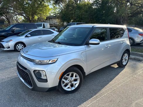 Used 2020 Kia Soul S FWD image 2