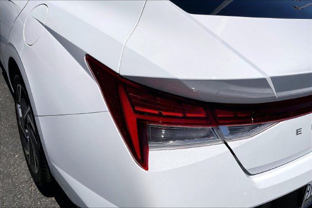 Used 2024 Hyundai Elantra Limited FWD image 28