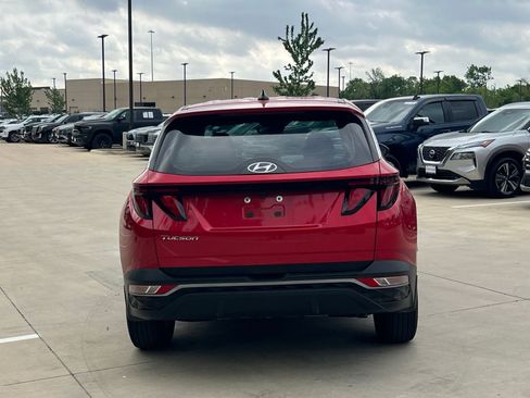 Used 2023 Hyundai Tucson SE image 11
