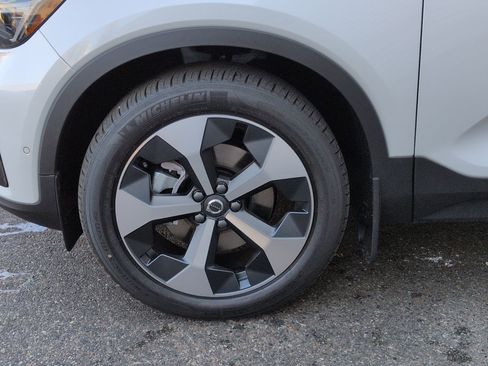 New 2026 Volvo XC40 B5 Plus w/ Climate Package image 16