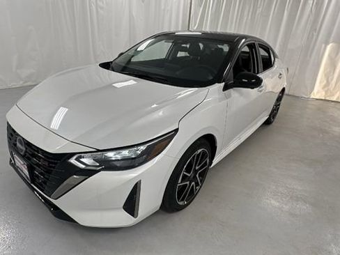 New 2025 Nissan Sentra SR w/ SR Premium Package FWD image 7