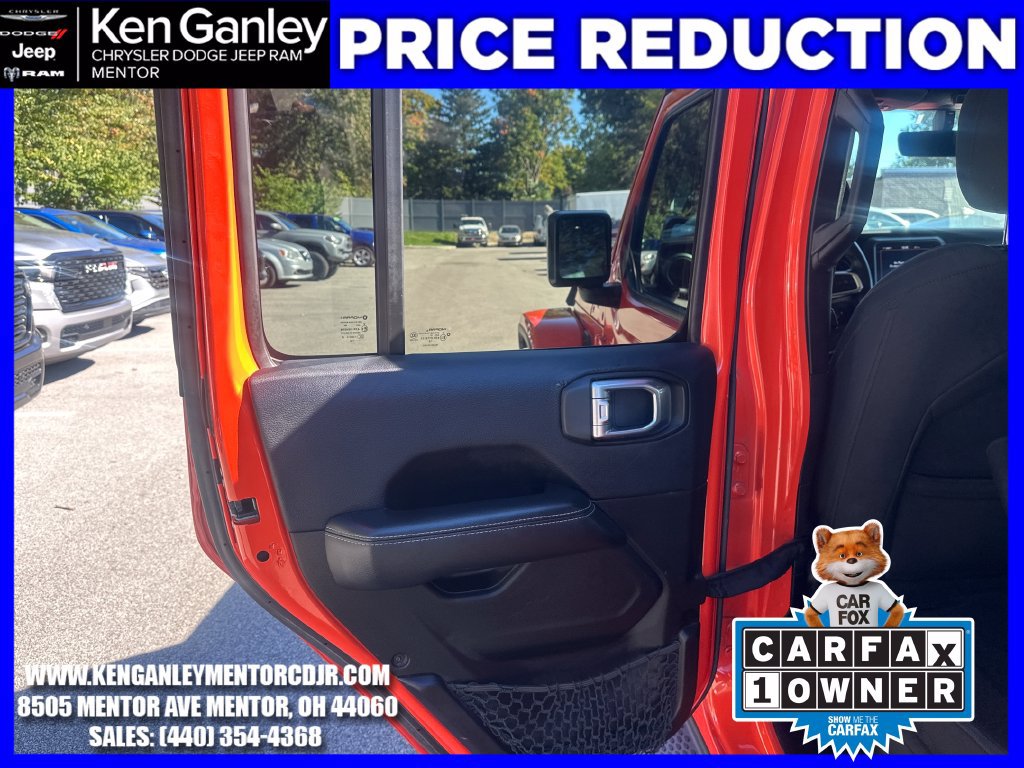 Used 2018 Jeep Wrangler Unlimited Sahara w/ Dual Top Group AWD/4WD image 19