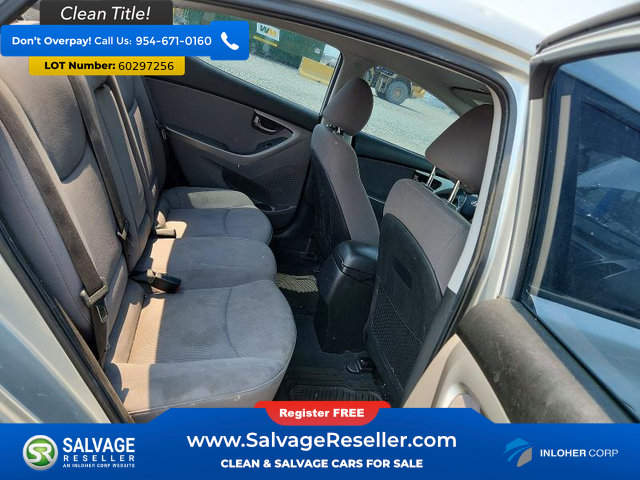 Used 2014 Hyundai Elantra SE w/ Option Group 02 FWD image 13