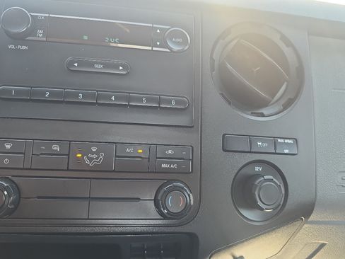 Used 2015 Ford F250 XL w/ Power Equipment Group AWD/4WD image 25