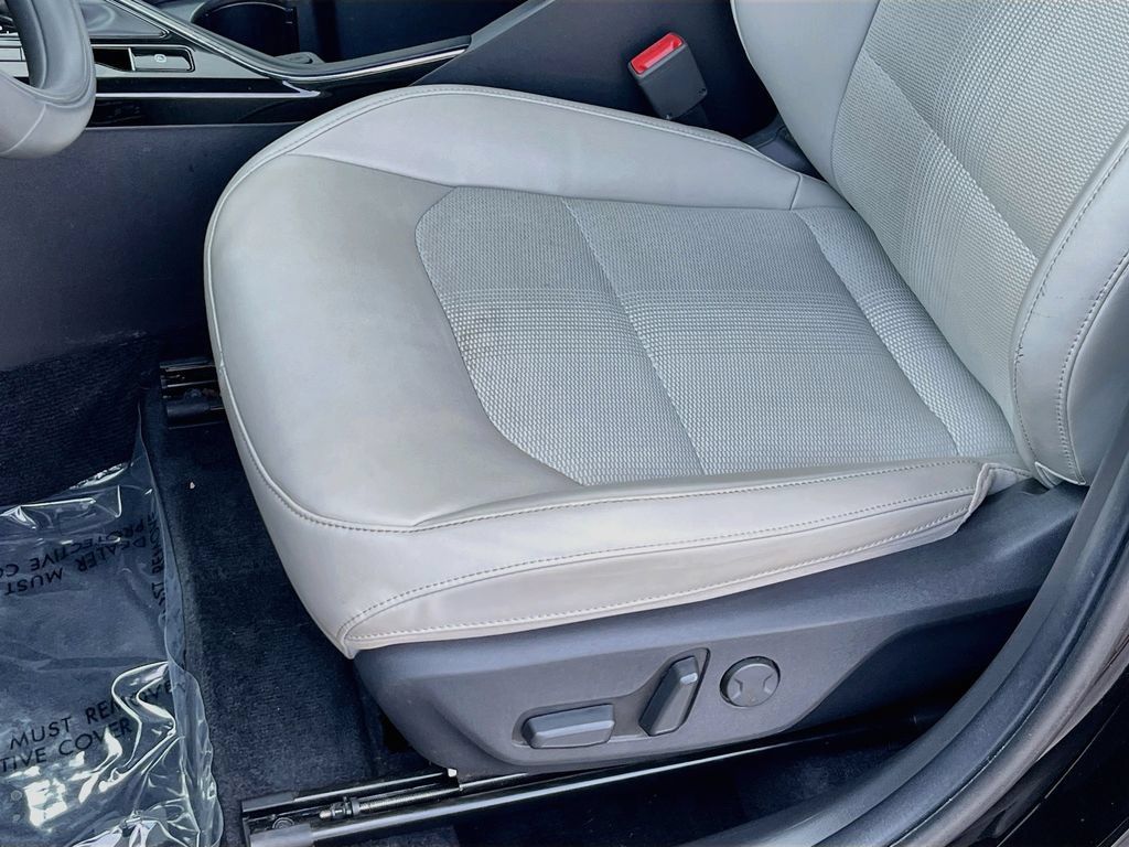 Certified 2024 Kia Niro EX Touring FWD image 12