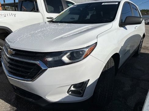 Used 2020 Chevrolet Equinox LS image 2