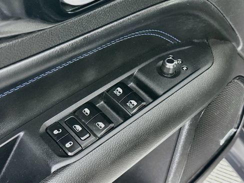 Certified 2025 Jeep Compass Limited w/ Sun & Sound Group AWD/4WD image 27