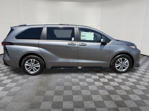 Used 2026 Toyota Sienna Limited FWD image 8