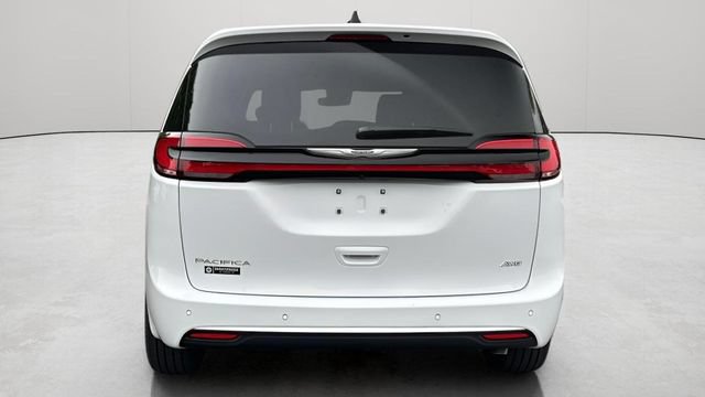 New 2025 Chrysler Pacifica Select AWD/4WD image 8