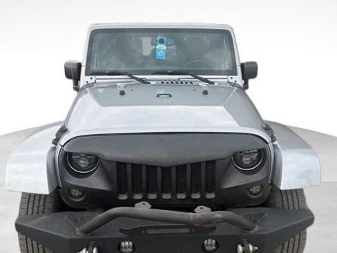 Used 2016 Jeep Wrangler Unlimited Sahara image 5