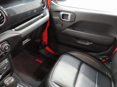 Used 2023 Jeep Wrangler Unlimited Sahara image 22