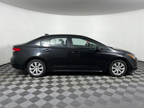 Used 2025 Toyota Corolla LE FWD image 4