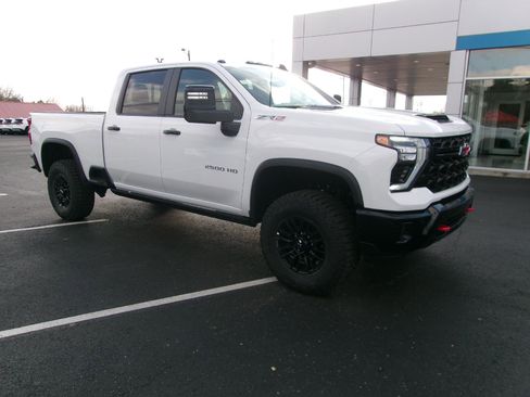 New 2026 Chevrolet Silverado 2500 ZR2 image 11